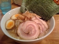 「醤油全部盛りらーめん」@麺や つねじの写真