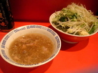 「ザルラーメン（ニンニク野菜マシマシ）」@ラーメン二郎 府中店の写真