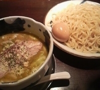 「夏期限定 グリーンカレーつけ麺+味玉」@節骨麺たいぞう 池袋本店の写真