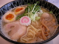 「魚介醤油（+大盛り&味玉）」@東成きんせいの写真