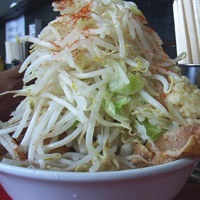 「たま小豚入り（ニンニク、ヤサイマシマシよりウント多目）」@蓮爾 登戸店の写真