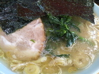 「ラーメン（カタメ）700円」@千葉家の写真