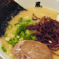 「らーめん 500円 替え玉×2（無料）」@博多風龍 池袋西口店の写真