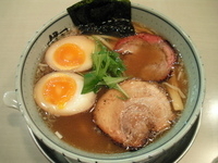 「極醤油らーめん」@麺行使 伊駄天 立川の写真