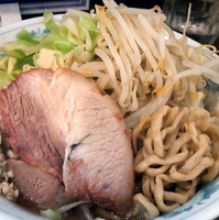 「ラーメン￥650 ヤサイ大盛+ニンニクマシマシ（マイセルフ）」@らーめん陸の写真