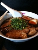 「チャーシュー麺・味玉/黒（魚粉） 1,100円」@麺屋とがしの写真