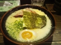 「卵黄沢山鶏白湯 （本日の限定） 630円」@喜元門 本店の写真