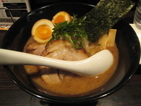 「ATAGO（ラー麺+炙焼チャーシュー+ごまたまご）」@京鰹節つけ麺 愛宕 ATAGOの写真