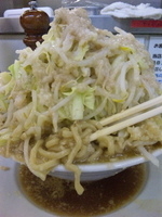 「ラーメン（ヤサイニンニクマシマシアブラ）+小間切れ豚 600円+」@ラーメン大 我孫子店の写真