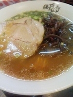 「醤油トンコツ500円+替玉100円」@勝龍軒の写真