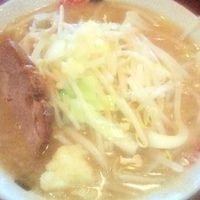 「どか盛りラーメン（少なめ）」@ラーメン どげん屋の写真