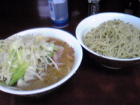 「小ラーメン+つけ麺（ニンニクマシマシ、野菜）」@ラーメン二郎 めじろ台法政大学前店の写真