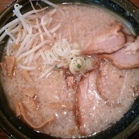 「こってり醤油チャーシュー（麺カタメ・背脂多め） ¥850（税別）」@らーめん 麺工房 匠の写真