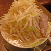 「どか盛りラーメン（並み）+野菜増し」@ラーメン どげん屋の写真