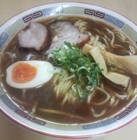 「豚骨煮干らーめん」@煮干鰮らーめん 圓の写真