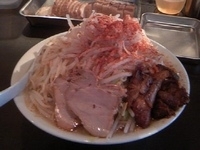 「ラブメン 極太麺 ニンニク辛味入り」@音麺酒家 楽々の写真