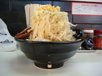 「ぶたなると麺 中盛り ヤサイマシマシ ニンニクマシ」@らーめん 成都の写真