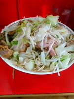 「豚入り小ラーメン【700円】」@ラーメン二郎 三田本店の写真