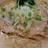 「塩そば+替え玉無料 680円」@らぁ麺三軒屋 岬本店の写真