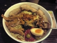 「本格カレーまぜそば（大盛・一辛）+チャーシュー三枚+とろけるチー」@オリオン食堂の写真