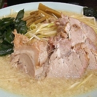 「ネギチャーシュー￥900（脂多め、味薄め）」@ラーメンショップ幸手 金田亭の写真