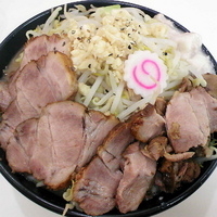 「Wぶたなると麺（やさいマシ・にんにくマシマシ・あぶらマシマシ）￥」@らーめん 成都の写真