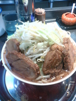 「中ラーメン700円+豚シングル100円+野菜大盛り」@麺屋 婆娑羅の写真