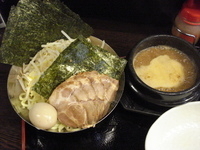 「しょうゆ石鍋つけ麺+3点盛（玉子、海苔、チャーシュー）」@究極のらーめん屋 がっつ 亀戸店の写真