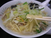 「タン麺900円」@中国手打拉麺 馬賊 日暮里店の写真
