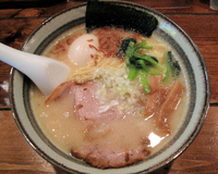 「白濁濃厚鶏そば+味玉」@塩そば 真吾の写真