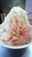 「ラーメン（野菜ちょいマシ・ニンニク）￥600」@らーめん大 池袋店の写真