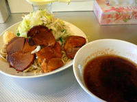 「つけ麺豚増中（ニンニク多め野菜）」@ラーメン北郎の写真