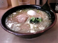「ラーメン（中盛）+卵」@麺屋 達の写真