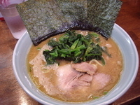 「ラーメン中盛り+ほうれん草増し」@家系ラーメン 桂家の写真