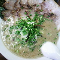 「豚骨叉焼 まる（麺カタメ・アブラ多め）¥880 替え玉¥150」@博多ラーメン とんこつ家の写真