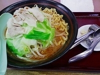 「山盛極太豚ラーメン（750円）」@中華麺飯食堂 金の豚の写真