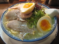 「だぶるらーめん+味付け玉子」@博多ラーメン しばらく 日本橋店の写真