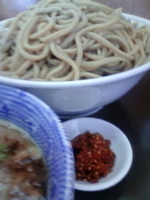 「辛つけ麺（特盛り）+半肉」@次念序の写真