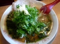 「煮干しラーメン（750円）ネギ多め無料」@ラーメン藤 金沢店の写真