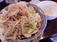 「ふえ郎 油そば850円（醤油ダレ薄め・野菜増し・アブラ・ニンニク」@らぁ麺つけ麺 ふえ木の写真