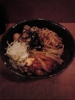 「浜辛そば（並盛り150g）580円」@油そば専門店 浜そば 本店の写真