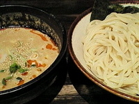 「胡麻つけ+中盛（無料サービス） 800円」@常勝軒の写真