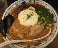 「醤油カルボナーラとんこつらーめん」@とんこつらーめん 一心の写真