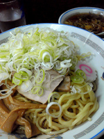 「油そば+ネギ  スープ」@珍々亭の写真