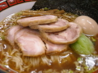 「特製中華そば 大盛り ￥850（平日ランチタイム大盛り無料）」@中華そば 華丸の写真