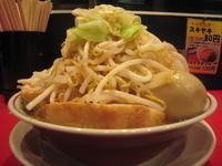 「豚ダブルラーメン（野菜マシ・カラメ）+味玉」@用心棒の写真