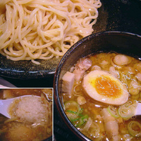 「正油つけ麺 中盛 700円 + 半ライスサービス + 背脂」@つけ麺 さとう 新橋店の写真