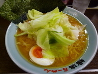「ラーメン中盛（750円）+キャベツ（100円）」@壱八家 スカイビル店の写真