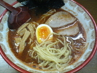 「オロチョン醤油らーめん（中辛）」@和風ラーメン シャリの写真