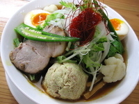 「≪期間限定≫夏野菜の冷やし麺（トマトと梅肉風味のスープ）￥750」@麺処 ぼたん 栃木店の写真